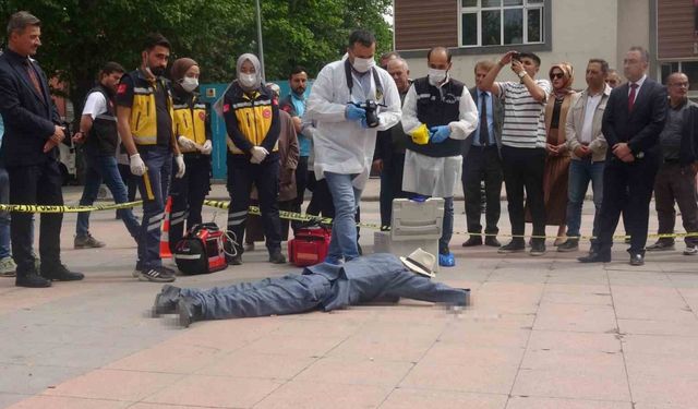 Sigaranın zararları temsili ölümle anlatıldı