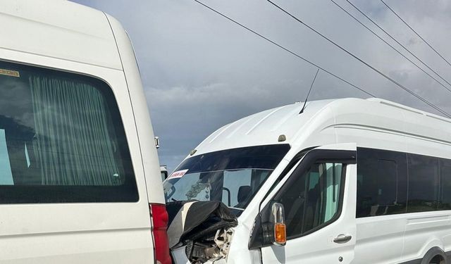 Siverek’te öğretmen servisleri kaza yaptı: 28 yaralı