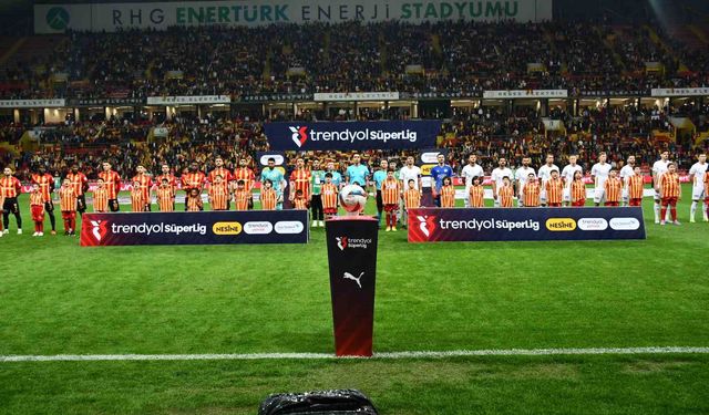 Trendyol Süper Lig: Kayserispor: 2 - Antalyaspor: 1 (İlk yarı)