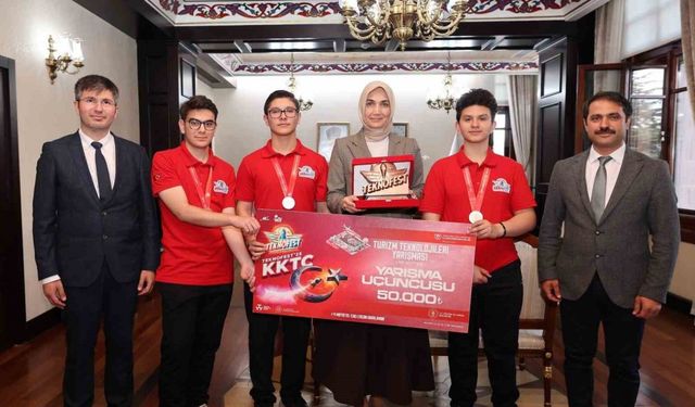 Vali Yiğitbaşı, TEKNOFEST KKTC 2025’te dereceye giren HasCode Takımı’nı kabul etti