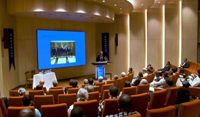 Yerli ve yabancı doktorlar böbrek naklini canlı izledi
