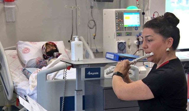 Antalya’da diyaliz merkezinde notalarla tedavi