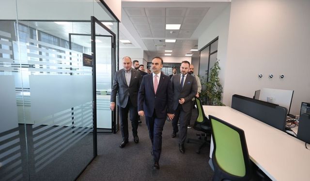 Bakan Kacır: "Türkiye’nin savunma sanayiine güç veren girişimlerimizin Ar-Ge ve üretim faaliyetlerine destek olmaya devam edeceğiz"
