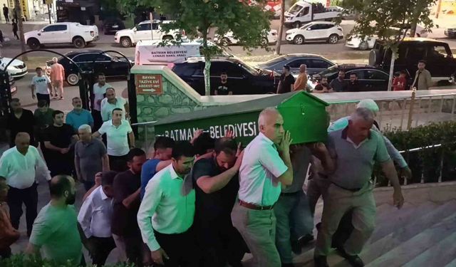 Batman’da trafik kazasında hayatını kaybedenlerden müze müdürü ve araç sürücüsü defnedildi