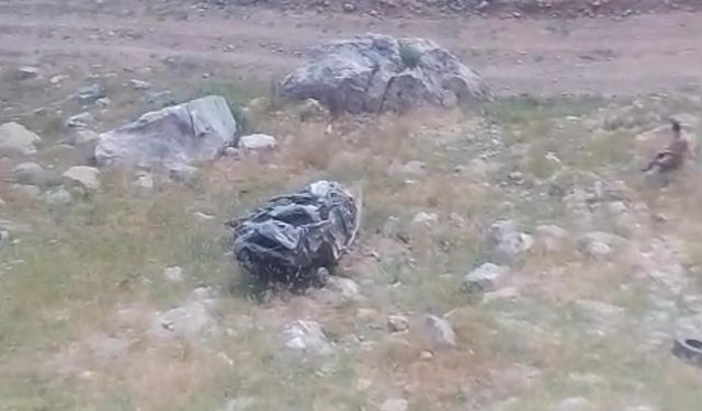 Batman’ın Sason ilçesinde Mereto Dağı’ndaki kilisenin restorasyonu için keşfe çıkan ekibin aracı şarampole yuvarlandı. Bilirkişilerin olduğu araçtan ilk belirlemelere göre 3 kişi kaybetti.