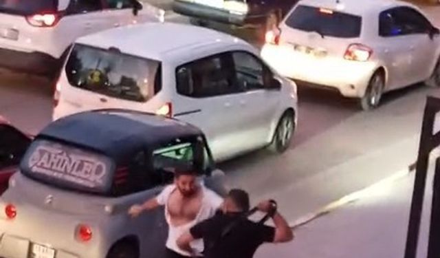 Cadde ortasında kemerli bıçaklı kavga: 1 yaralı