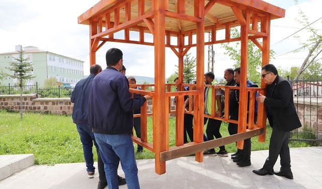 Camiye Belediye tarafından kamelya kondu