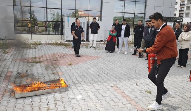 Çankırı’da kurum personellerine uygulamalı yangın eğitimi
