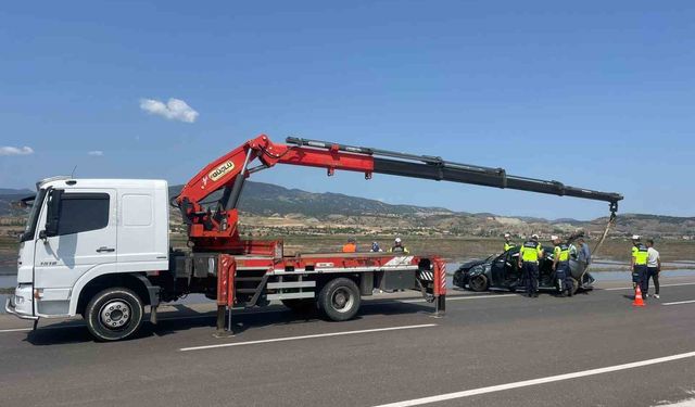 Çorum’da otomobil sulama kanalına devrildi: 1’i bebek, 3 yaralı