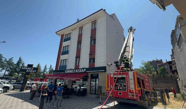 Eğirdir’de kebap salonunda çıkan baca yangını büyümeden söndürüldü
