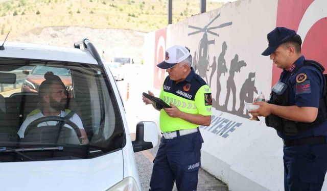 Elazığ’da jandarma ekiplerinin bayram denetimi sürüyor