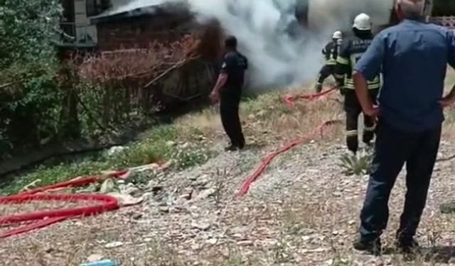 Elazığ’da odunluk yangını