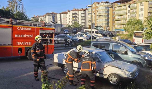 Fiat-Tofaş otomobil alevlere teslim oldu