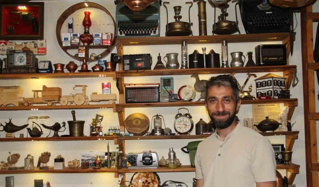 Hatıralarla başlayan antika merakıyla babasından kalan dükkanı müzeye dönüştürdü