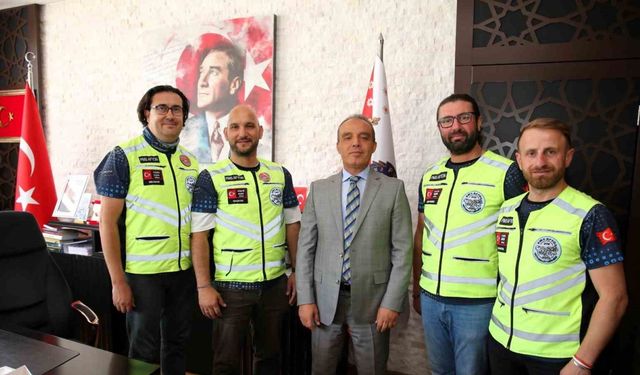 Hazırladıkları sosyal sorumluluk projelerini Emniyet Müdürü Erol’a sundular
