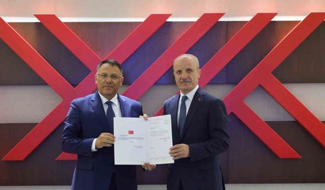 Iğdır Üniversitesi Rektörü Prof. Dr. Ekrem Gürel, rektörlük mazbatasını aldı