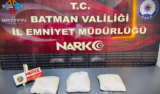Kadın yolcunun valizinden 3 kilo uyuşturucu çıktı