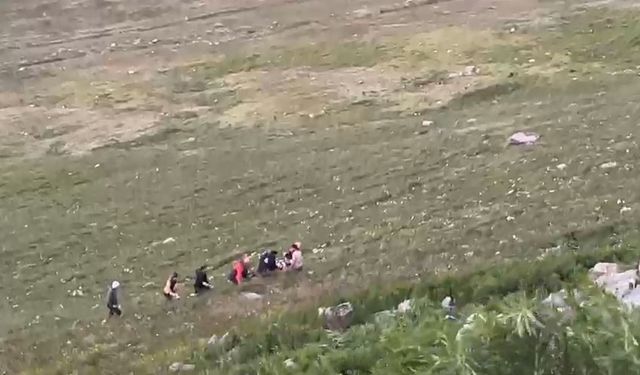 Kontrolden çıkan otomobil uçuruma yuvarlandı: 2 yaralı