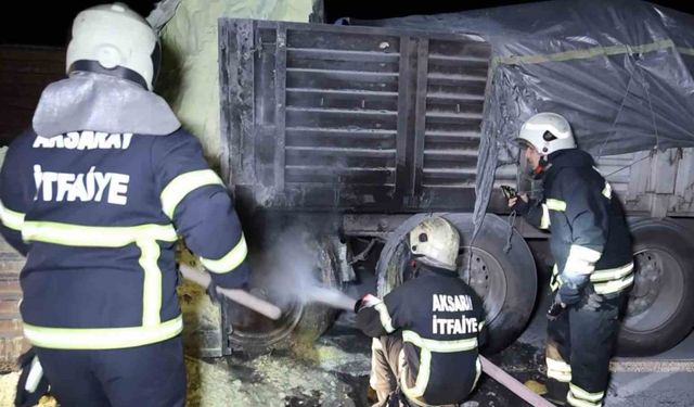 Lastiği patlayan kükürt yüklü tırda yangın paniği