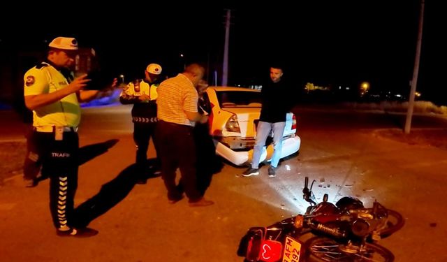 Motosiklet otomobile arkadan çarptı: 1 yaralı