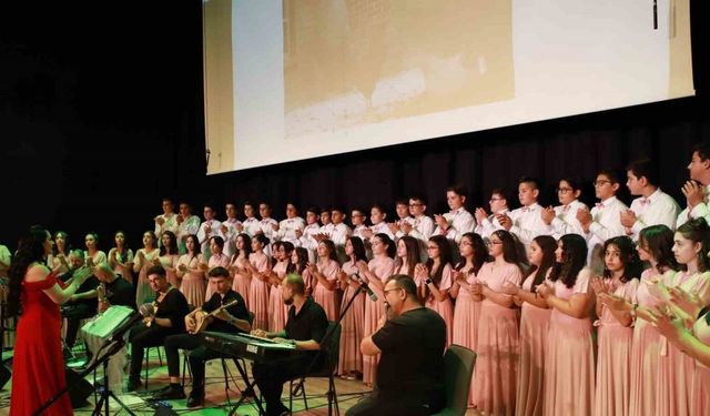Niğde’de şiir ve müzik dolu akşam: ’Bir Nefes Şiir, Bir Ezgi Müzik’ programı yoğun ilgi gördü