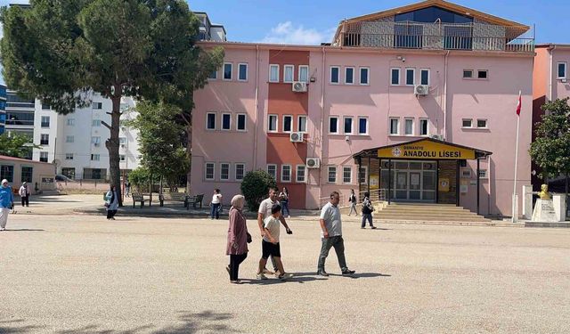 Osmaniye’de bazı öğrenciler sınava son dakikada yetişti