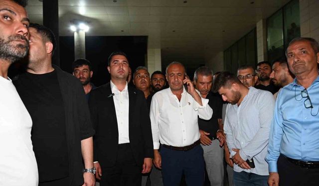 Osmaniye’de belediye binasına taşlı saldırı