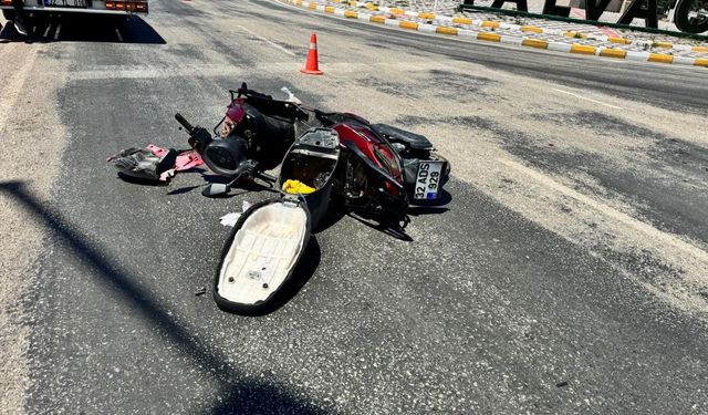 Otomobil ile motosiklet çarpıştı: 1 yaralı