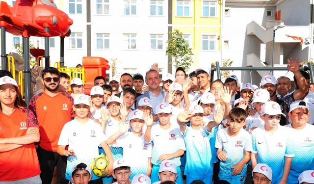 Sancaktepe’de Sırrı Süreyya Önder Spor Parkı, Nazım Hikmet Parkı ve Şiir Sokak Parkı için toplu açılış töreni düzenlendi