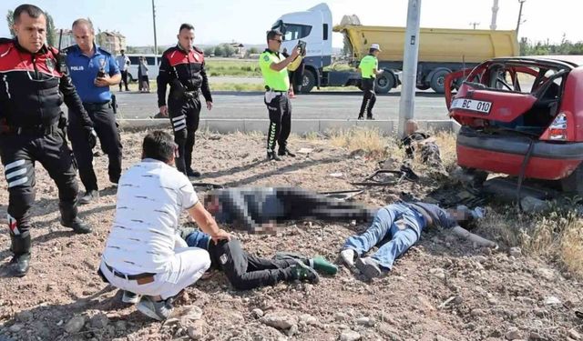 Sınava giden araçlar çarpıştı: 1 ölü, 4’ü ağır 10 yaralı