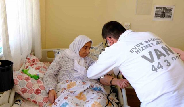 Van’da bayram öncesi huzurevi sakinlerine sağlık hizmeti