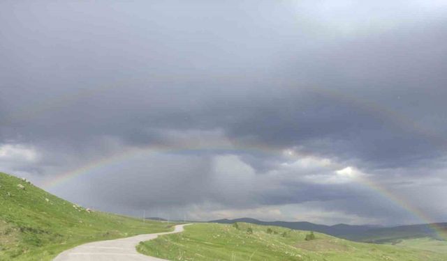 Yağmur sonrası oluşan gökkuşağı hayran bıraktı