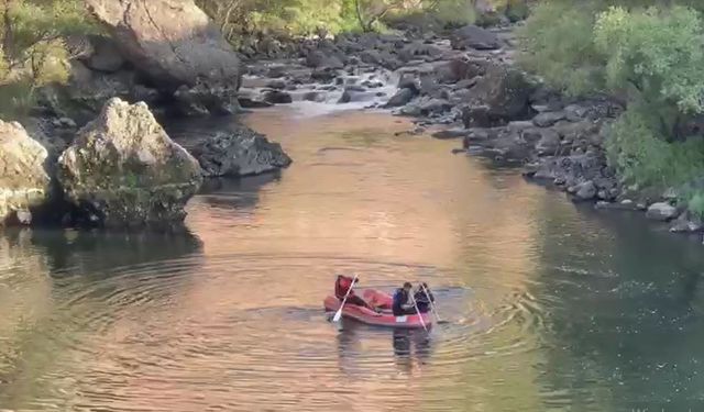 Yüzmek için girdikleri nehirde boğuldular