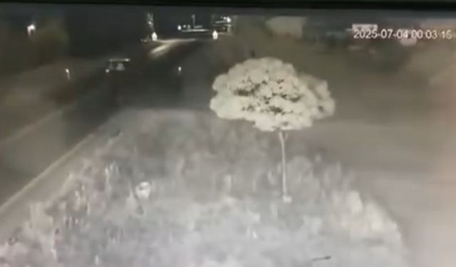 Afyonkarahisar’da otomobil traktör römorkuna çarptı: 3 kişi yaralandı