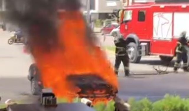 Aksaray’da seyir halindeki otomobil alev alev yandı