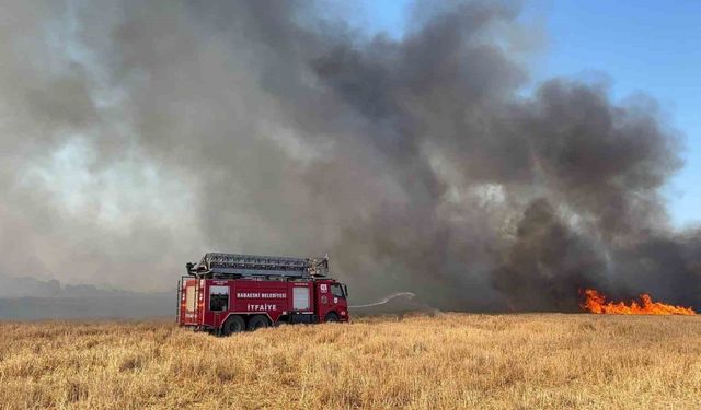 Babaeski’de tarım arazisinden askeri bölgeye sıçrayan yangın kontrol altına alındı