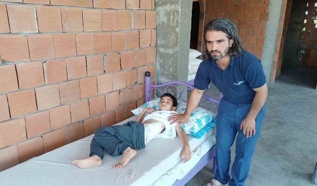 Bahçede oynayan 8 yaşındaki çocuk, yorgun mermi ile yaralandı