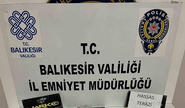 Balıkesir’de uyuşturucu taciri 3 kişi tutuklandı