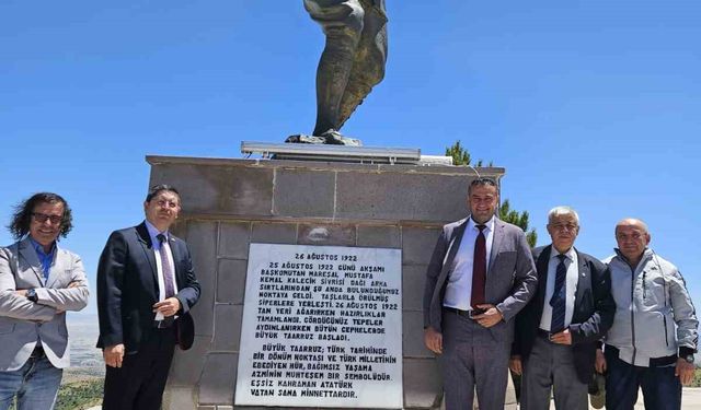 Başkan Zor: "Kocatepe’yi bütün gençlerimiz gelip, görmeli"