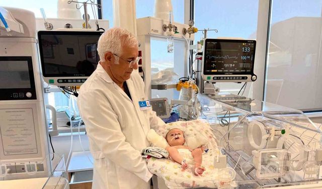 Bebeğe nefes aldıran ameliyat: Sol burun deliği olmayan bebek artık daha rahat nefes alacak