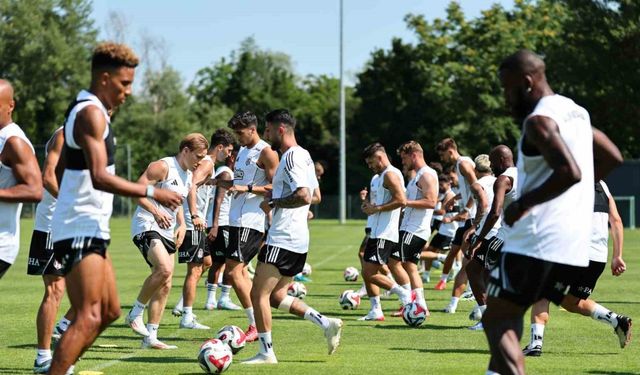 Beşiktaş sabah sahada, akşam salonda çalıştı