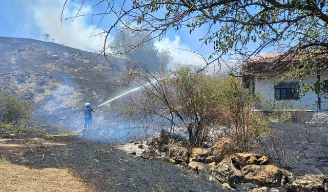 Çorum’da otluk alanda yangın: Evlere sıçramasını itfaiye önledi