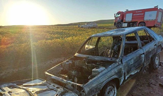 Çorum’da park halindeki otomobil yandı