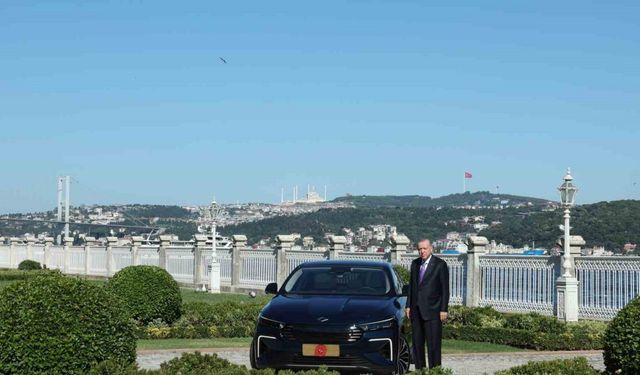 Cumhurbaşkanı Erdoğan, Togg’un yeni modeli T10F’yi test etti