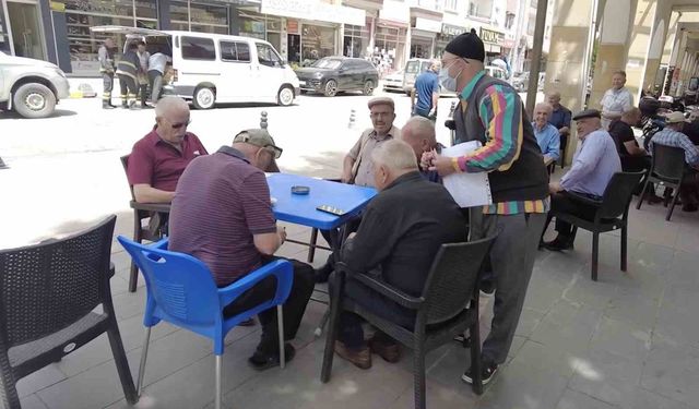 Dilenci kılığına giren zabıta 10 dakikada 240 TL topladı