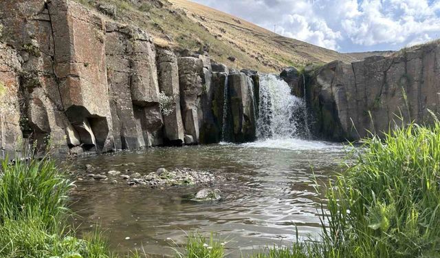 Diyadin’in Yıldızlı Şelalesi doğaseverlerin ilgisini çekiyor