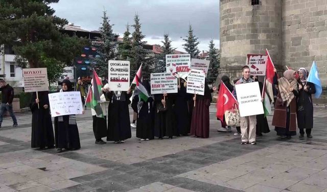Erzurum’da sağlık çalışanları Gazze için yürüdü