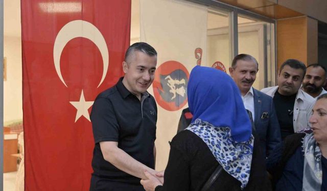 Esenyurt Belediye Başkan Vekili Can Aksoy, Muharrem Lokmasında canlarla buluştu