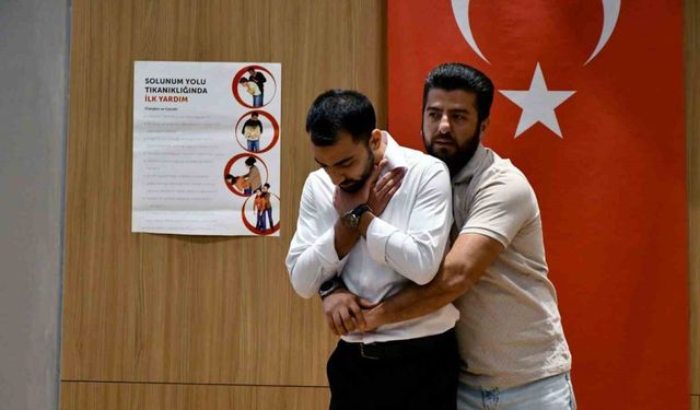 Gaziantep’te binlerce kişiye Heimlich manevrası eğitimi verildi