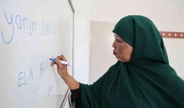 Kanser hastası annesi için 6 bin kilometre geldi: Tercüman bulamadığı için Türkçe kursuna yazıldı